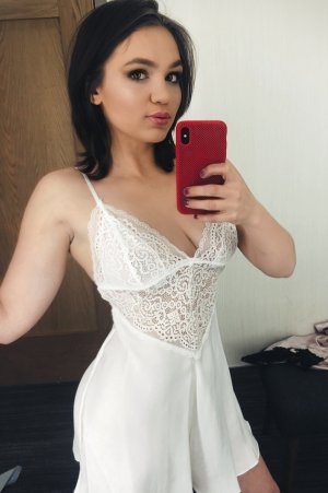 Fethia latina call girls in East Chicago